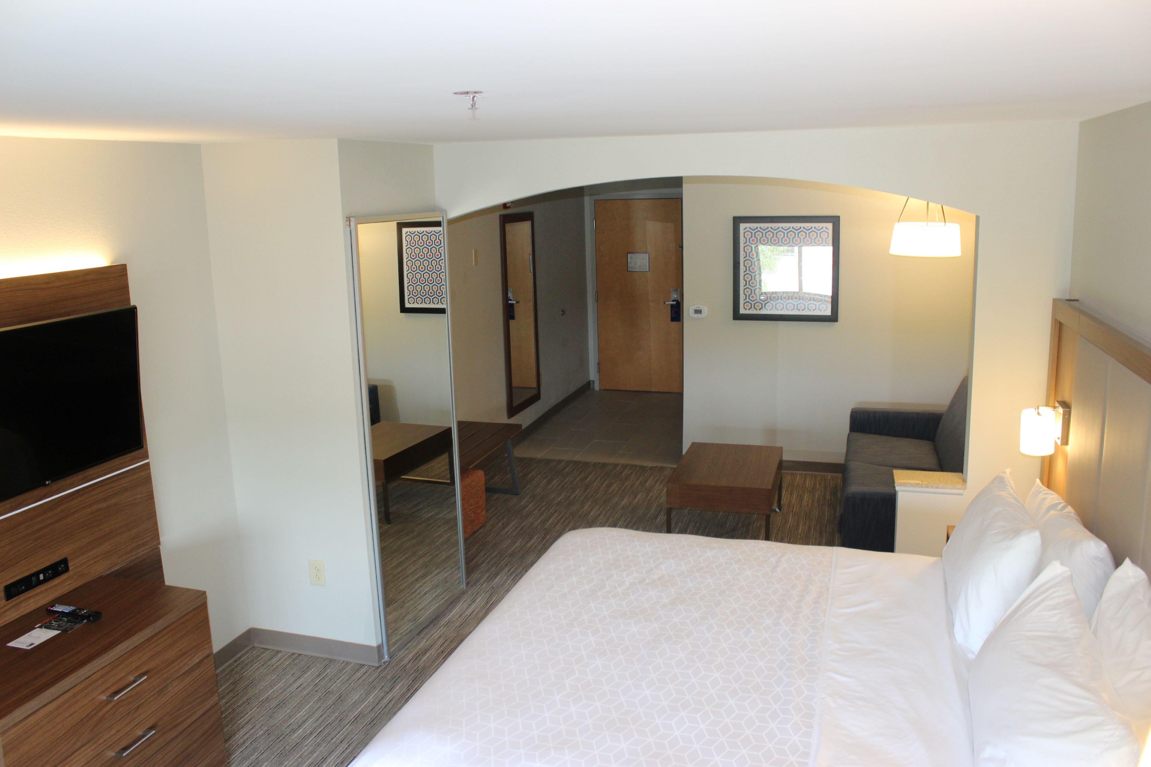 Holiday Inn Express Forest City By Ihg Dış mekan fotoğraf