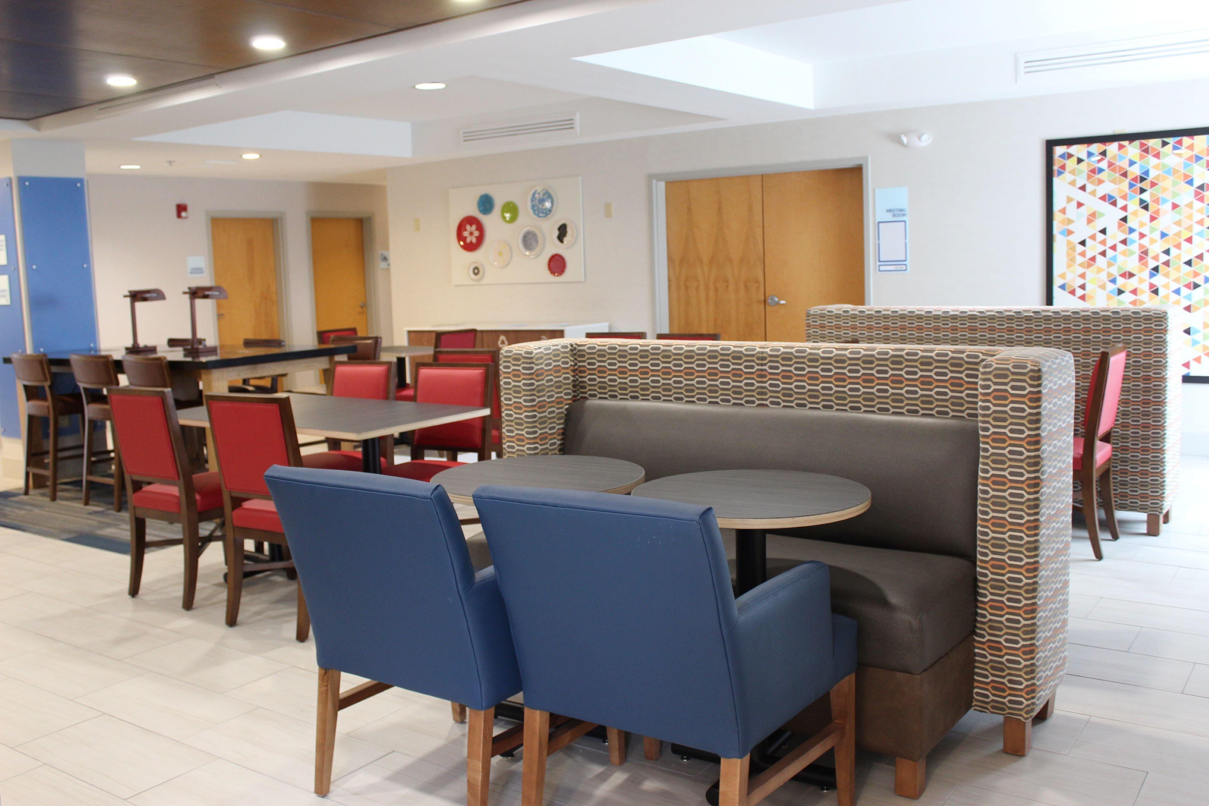 Holiday Inn Express Forest City By Ihg Dış mekan fotoğraf