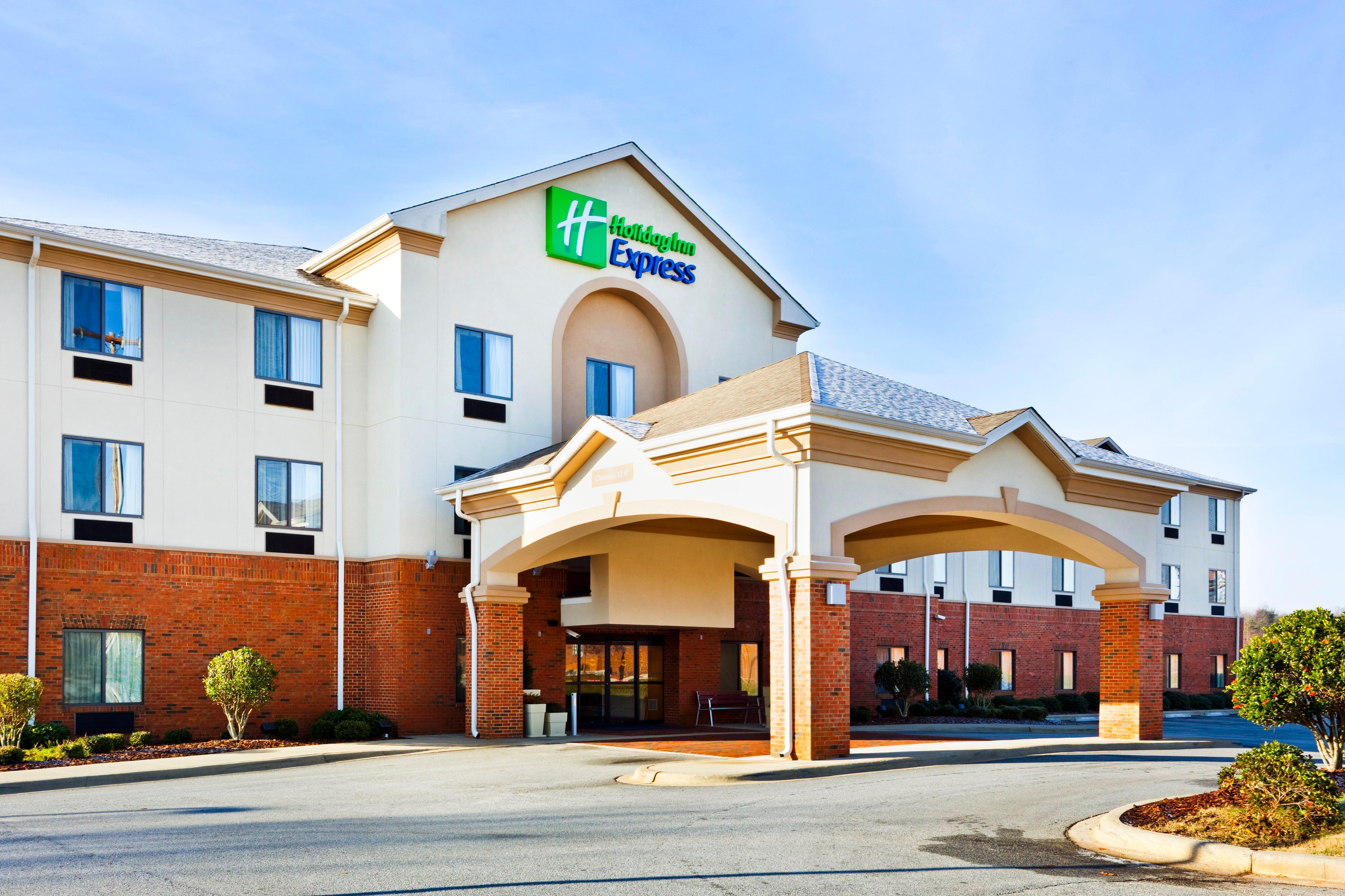 Holiday Inn Express Forest City By Ihg Dış mekan fotoğraf