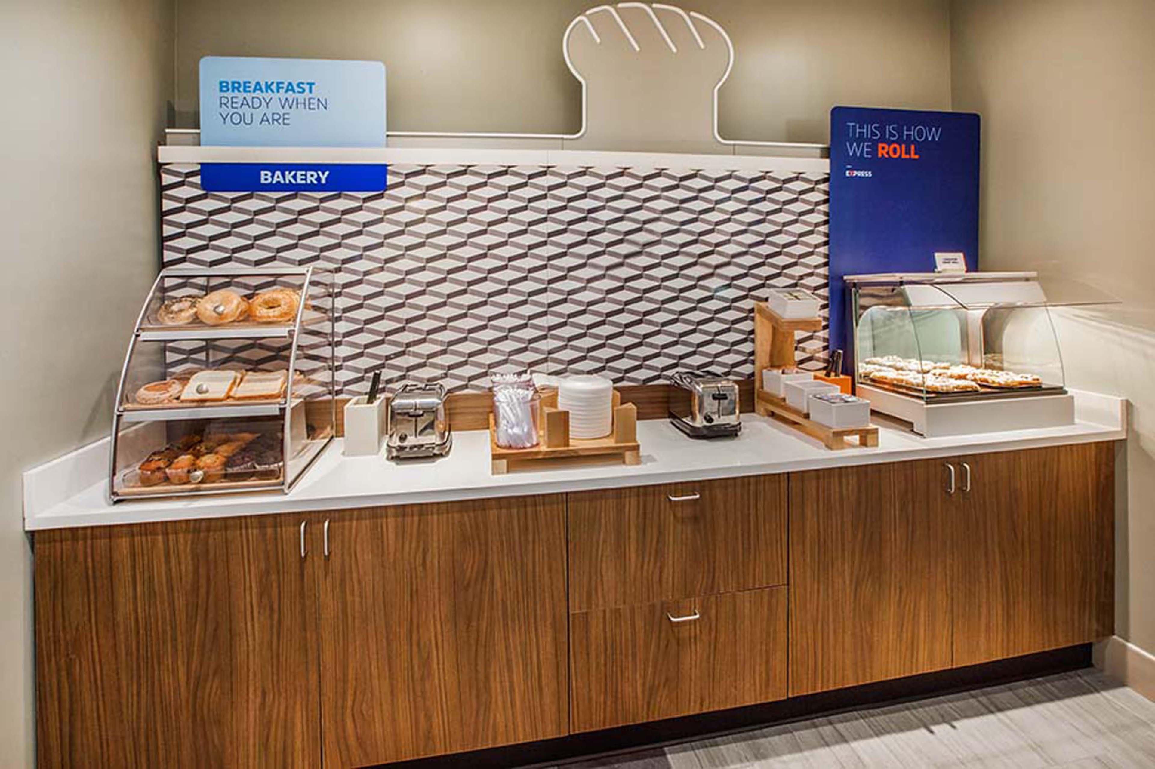 Holiday Inn Express Forest City By Ihg Dış mekan fotoğraf
