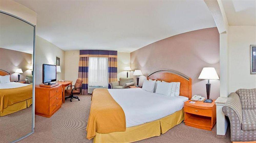 Holiday Inn Express Forest City By Ihg Dış mekan fotoğraf