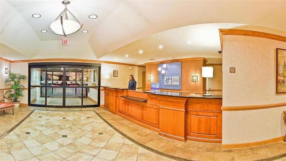 Holiday Inn Express Forest City By Ihg Dış mekan fotoğraf