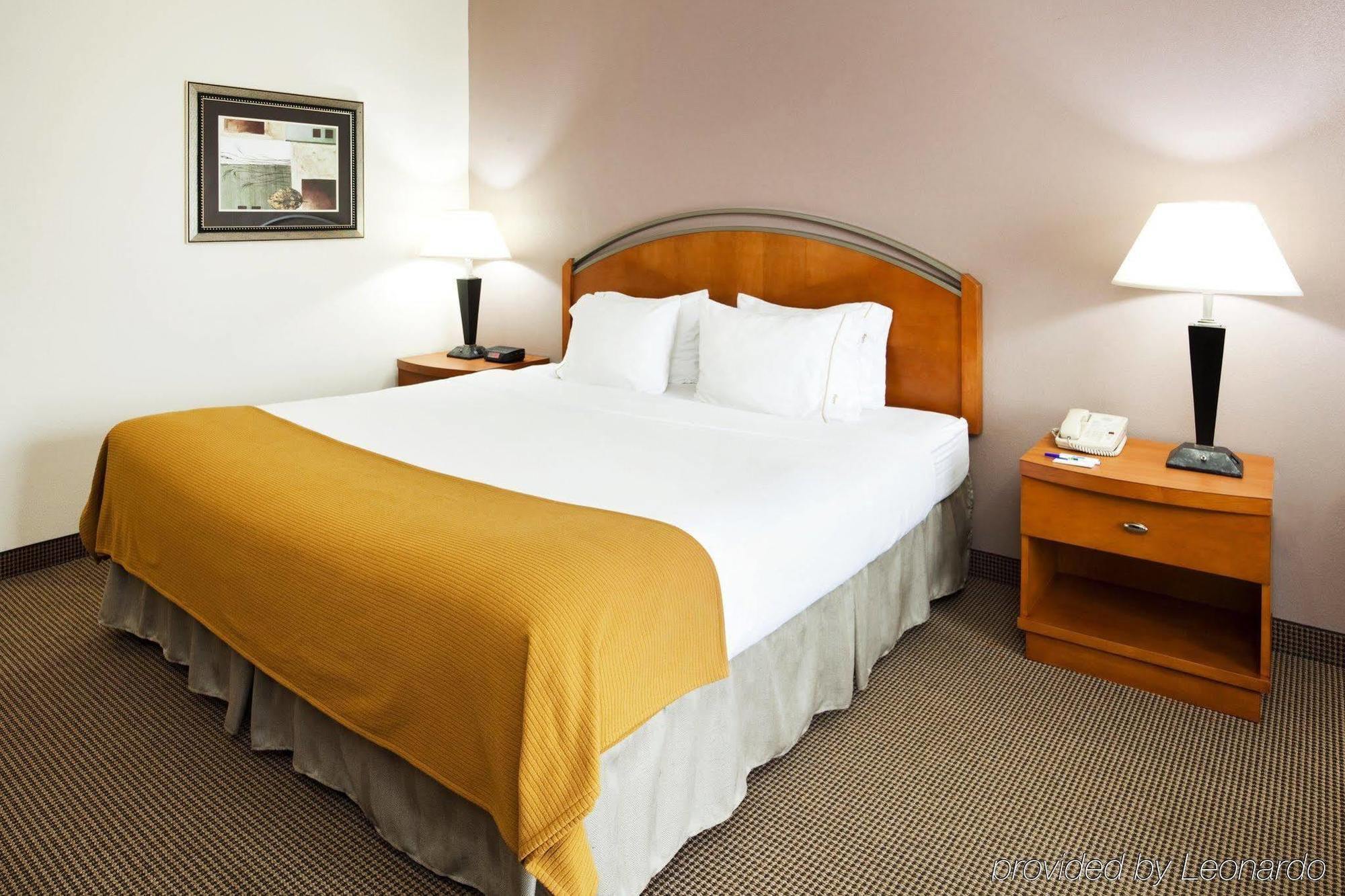 Holiday Inn Express Forest City By Ihg Dış mekan fotoğraf